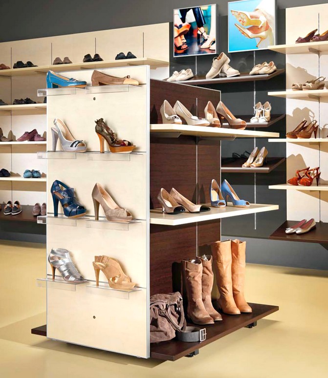 Espositore 2025 scarpe negozio